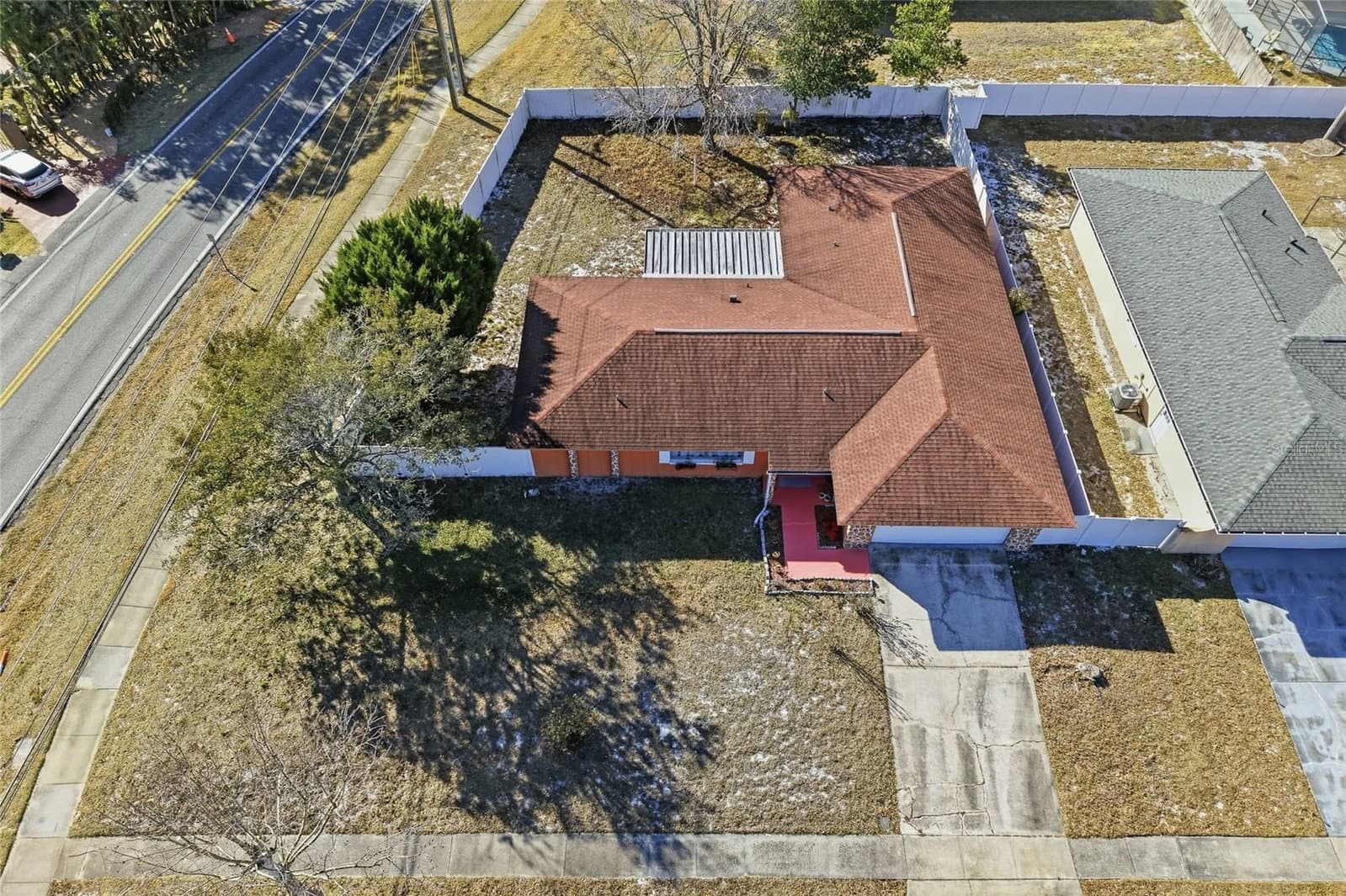 7002 CRESTLAKE