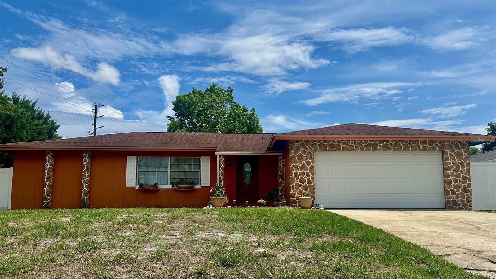 7002 CRESTLAKE