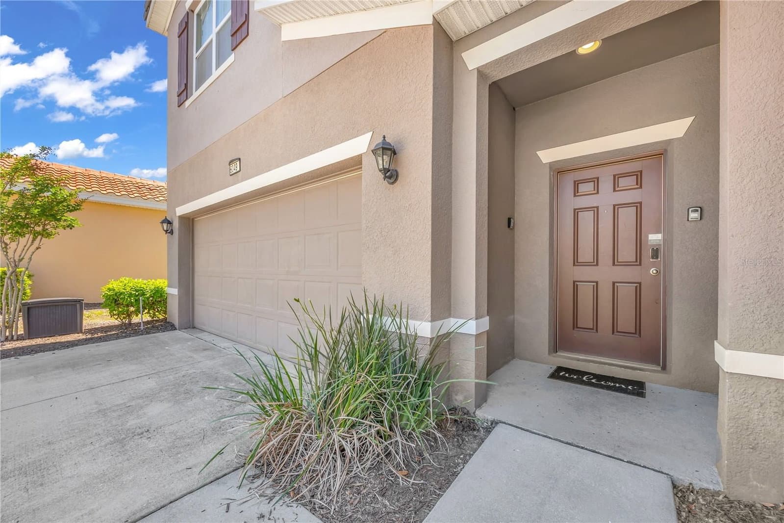 6049 BROAD OAK