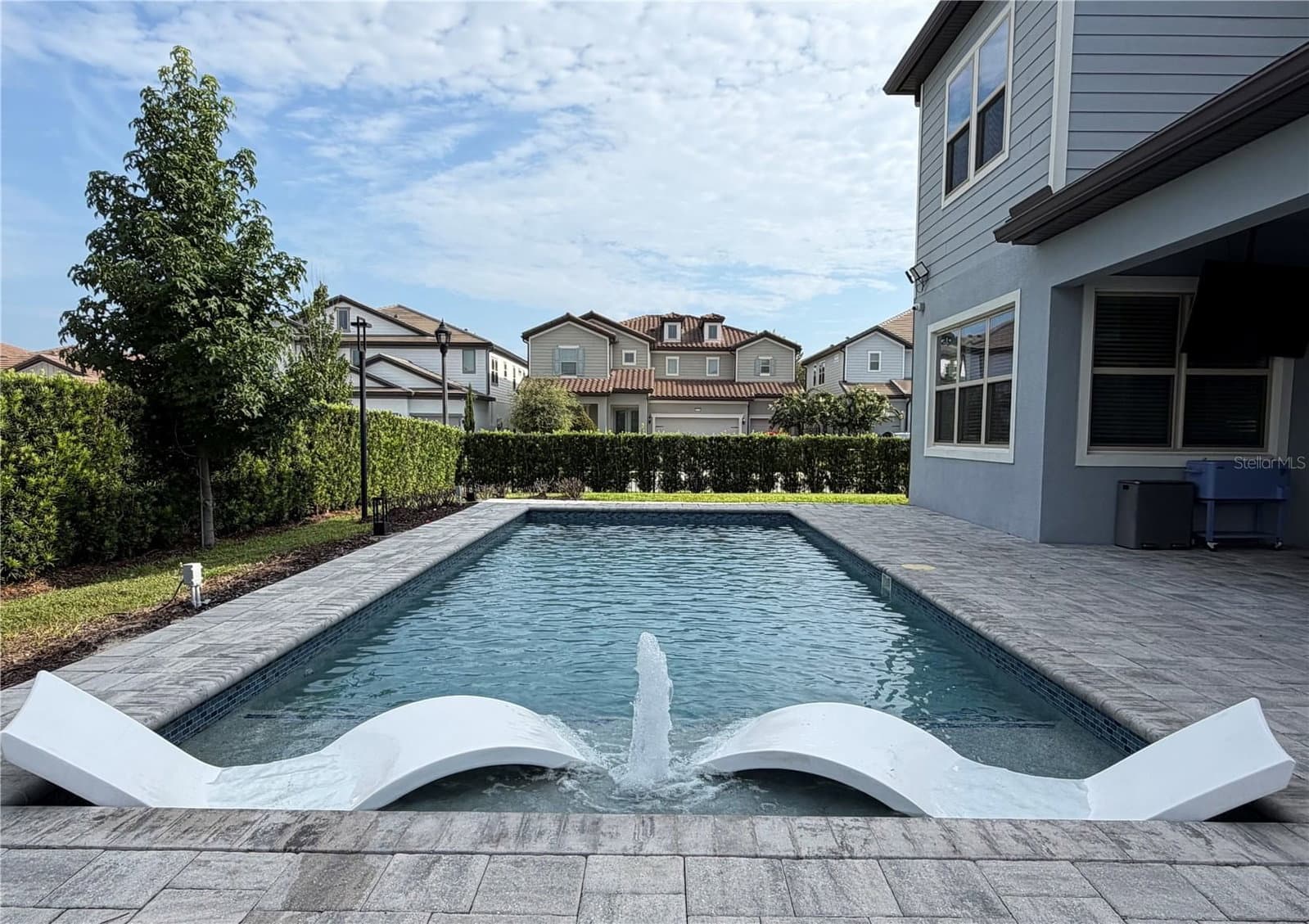 8024 LEAF GROVE CIRCLE