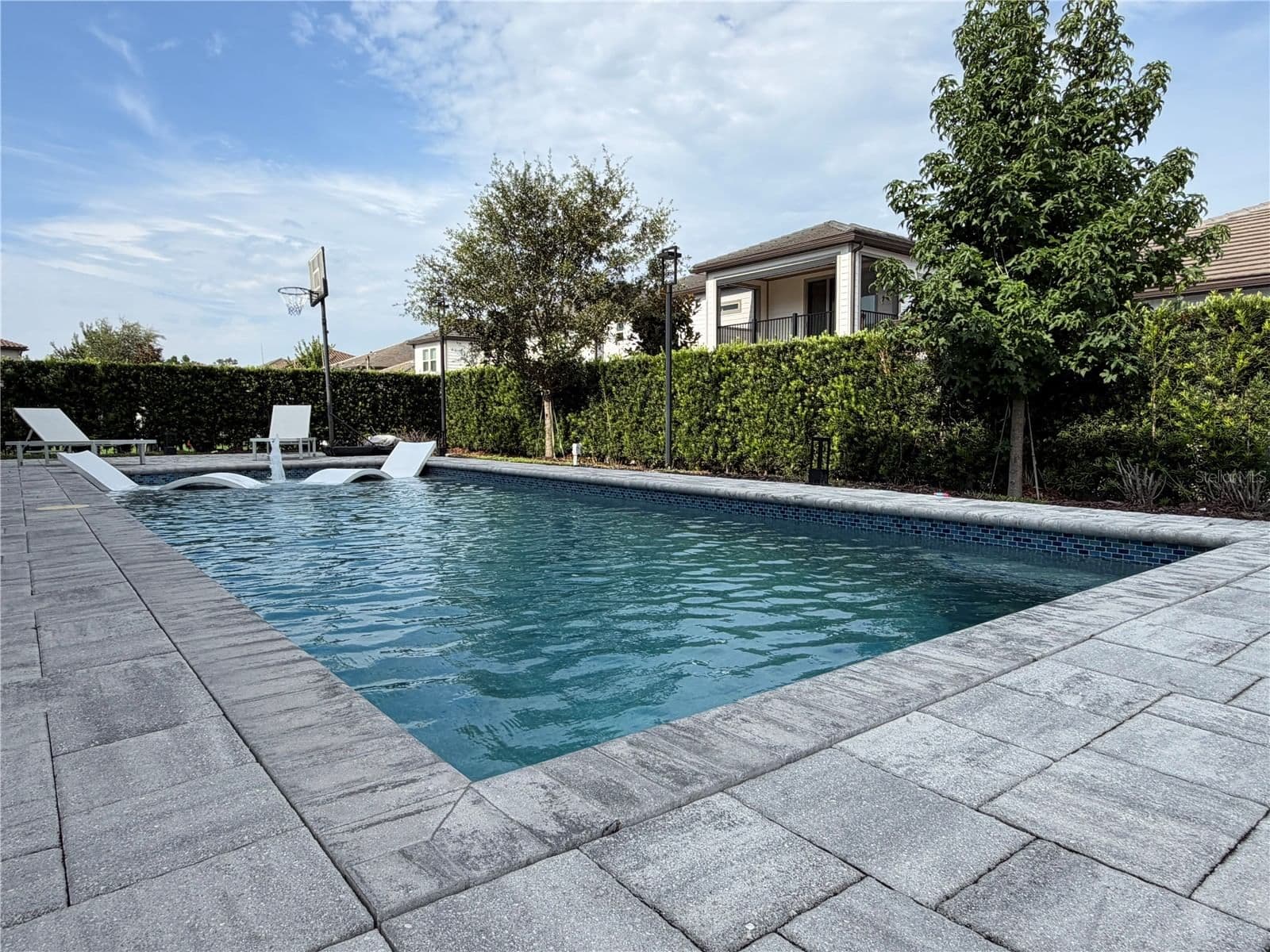 8024 LEAF GROVE CIRCLE