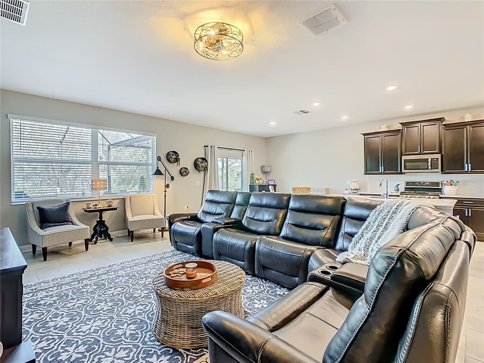 1055 OAK BLUFF