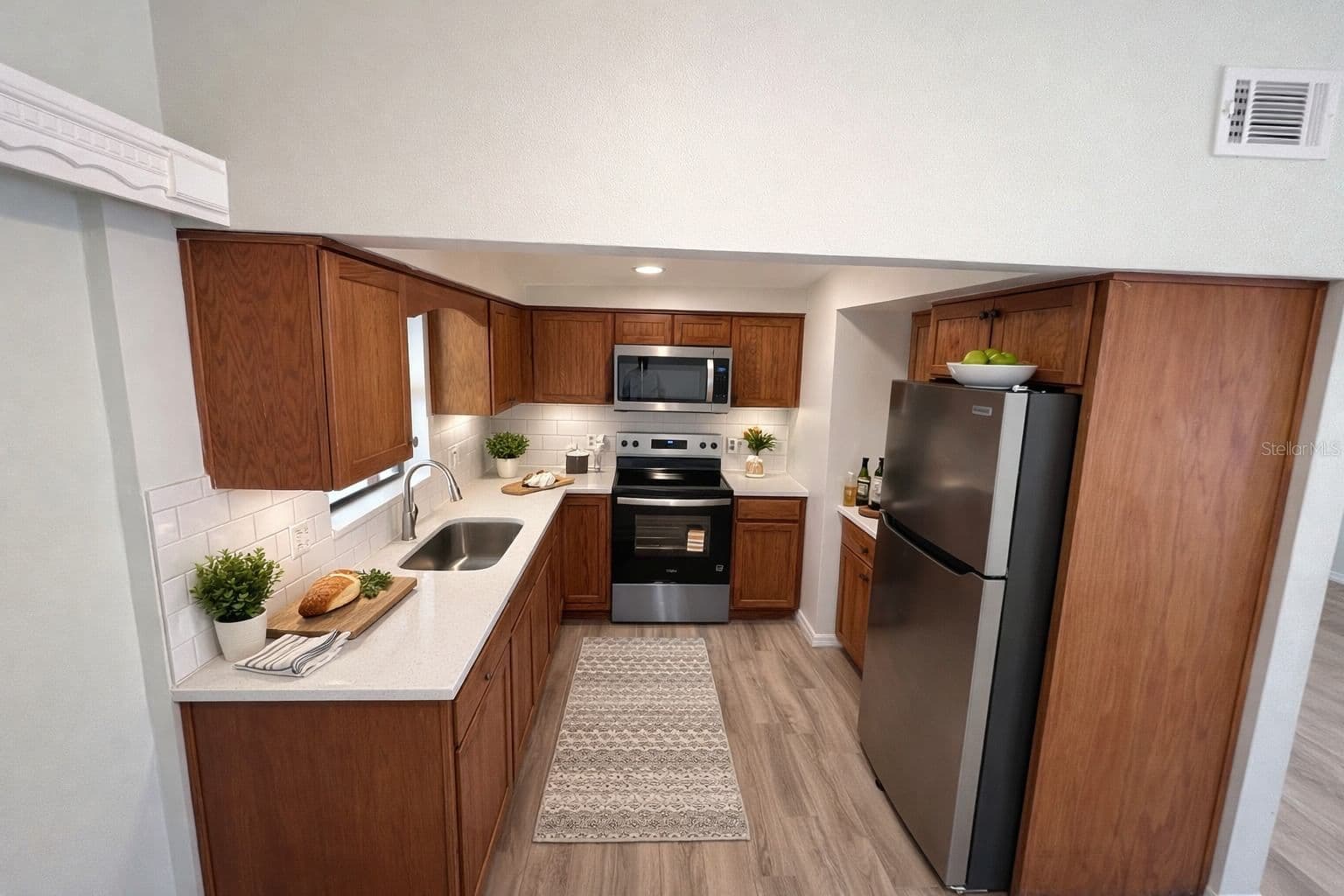 3823 PINE RIDGE