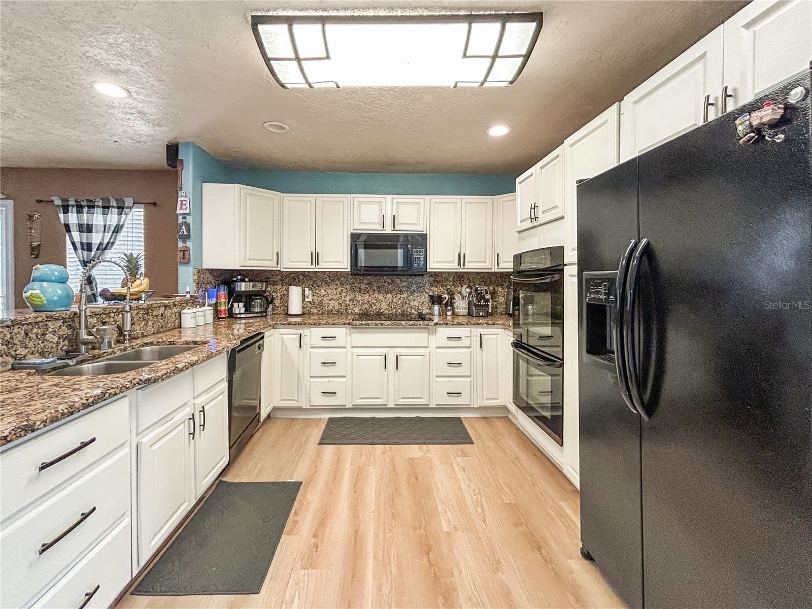 Photo 4 of 525 AVENUE A
