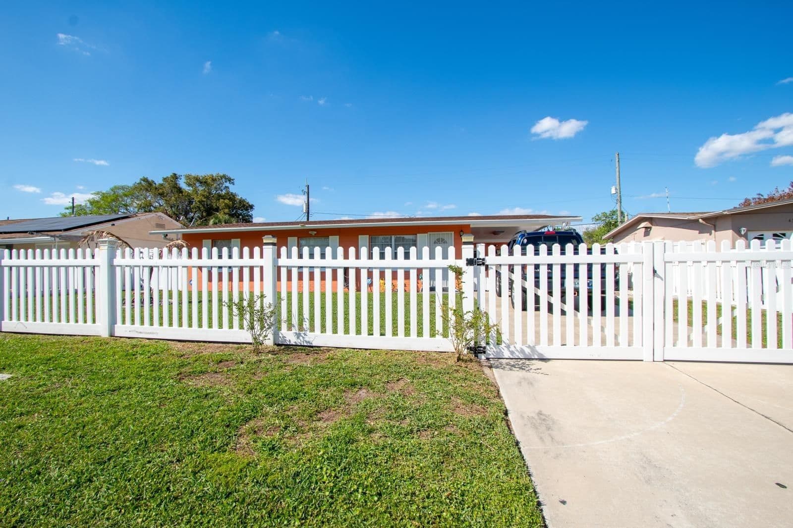 Photo 4 of 4401 EDGEBROOK