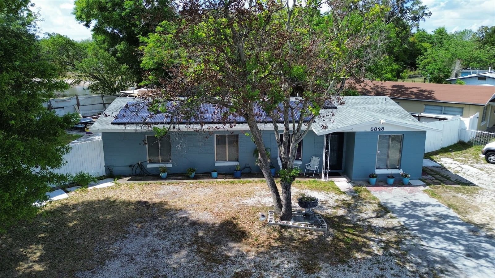 5828 HARCOURT