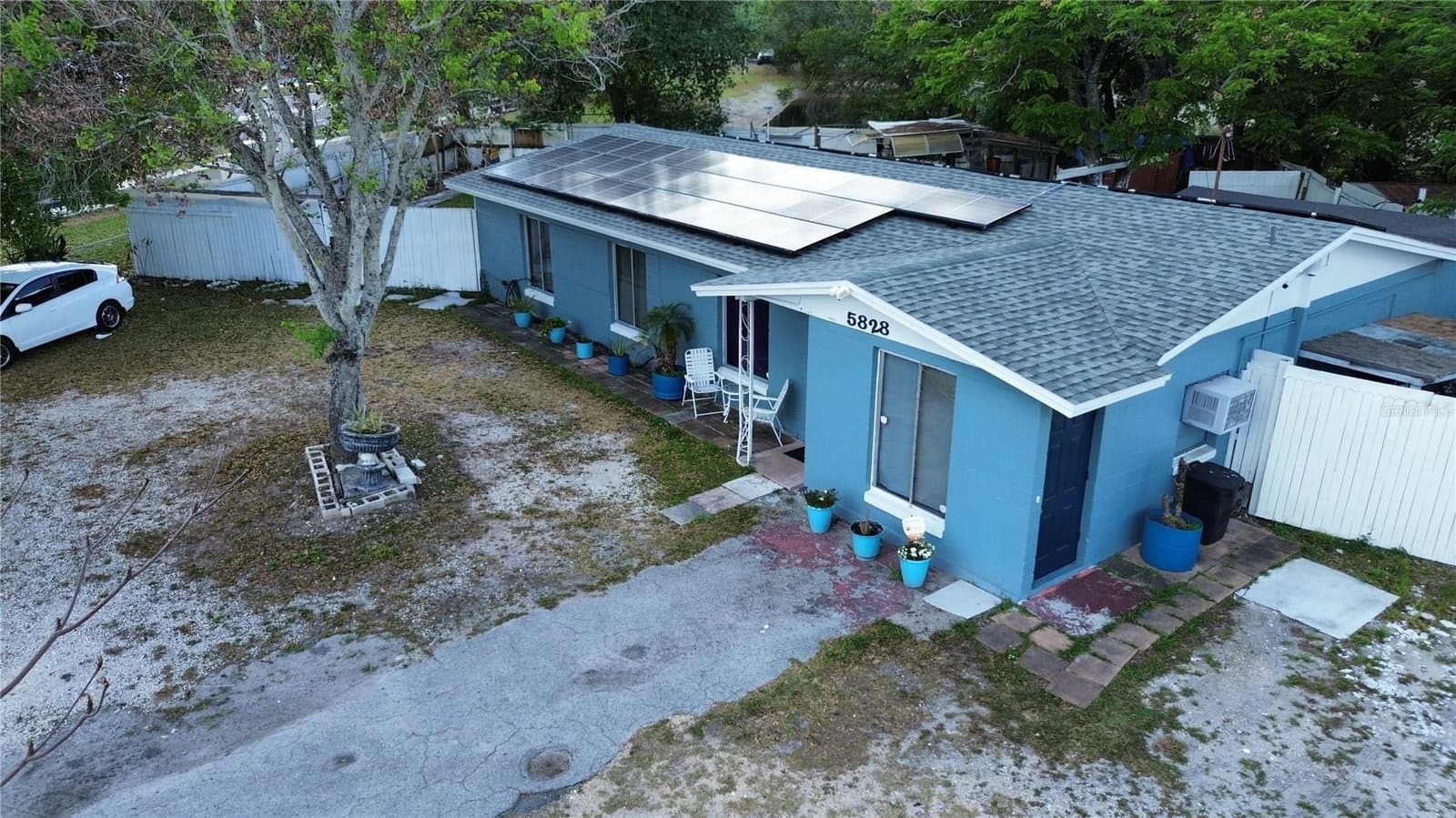 5828 HARCOURT