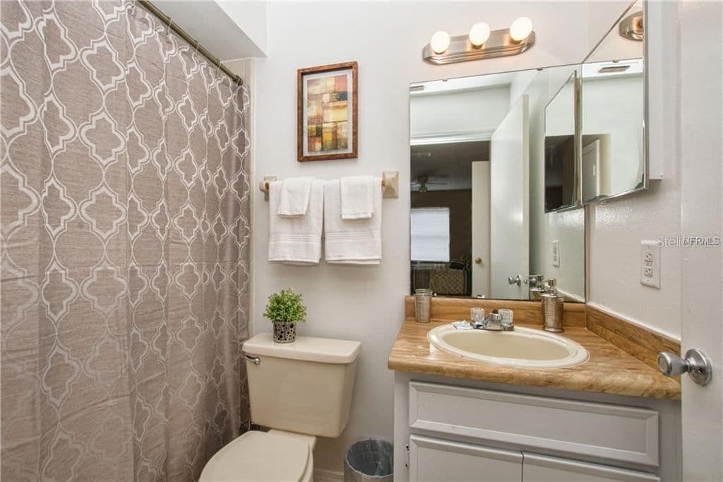 Photo 4 of 4160 PERSHING POINTE