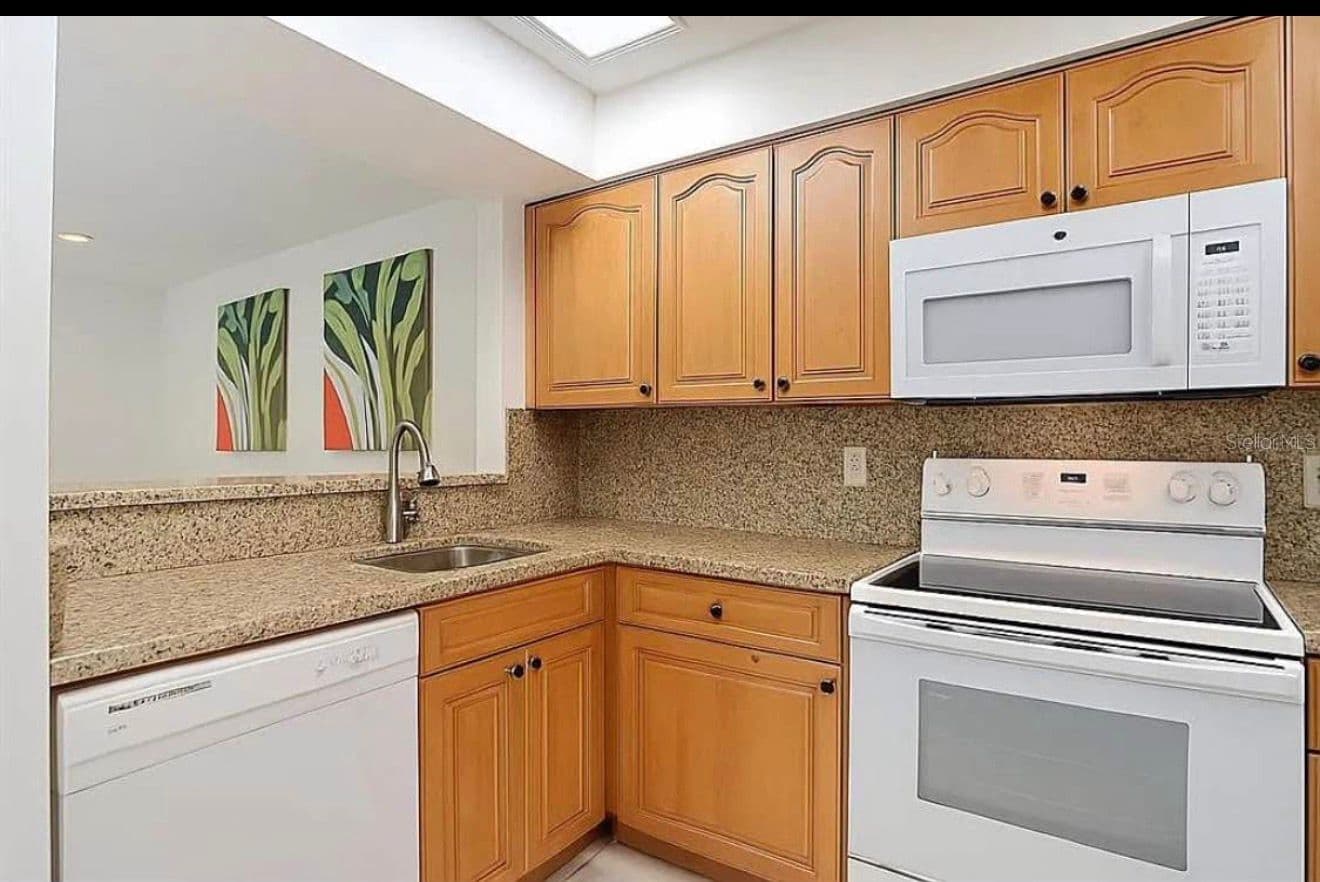 10131 LAKE OAK