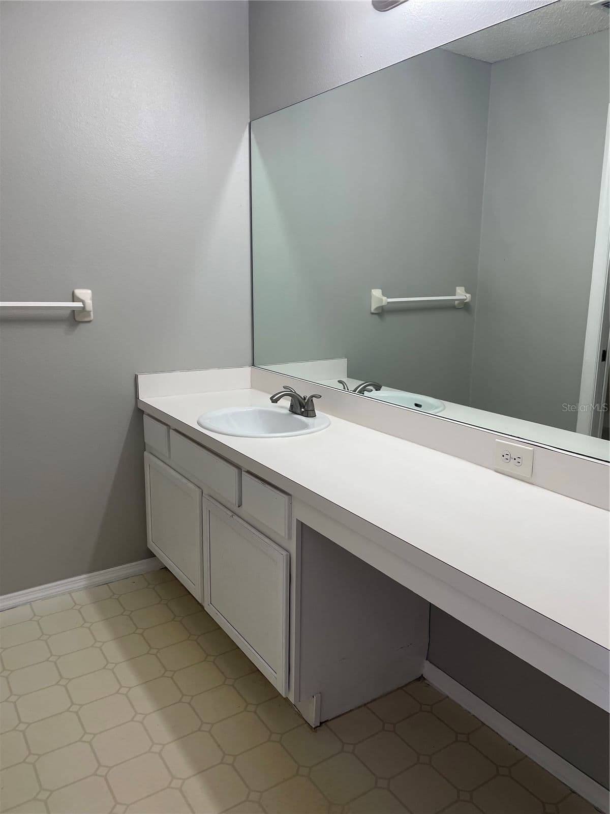 Photo 4 of 13180 SUMMERTON