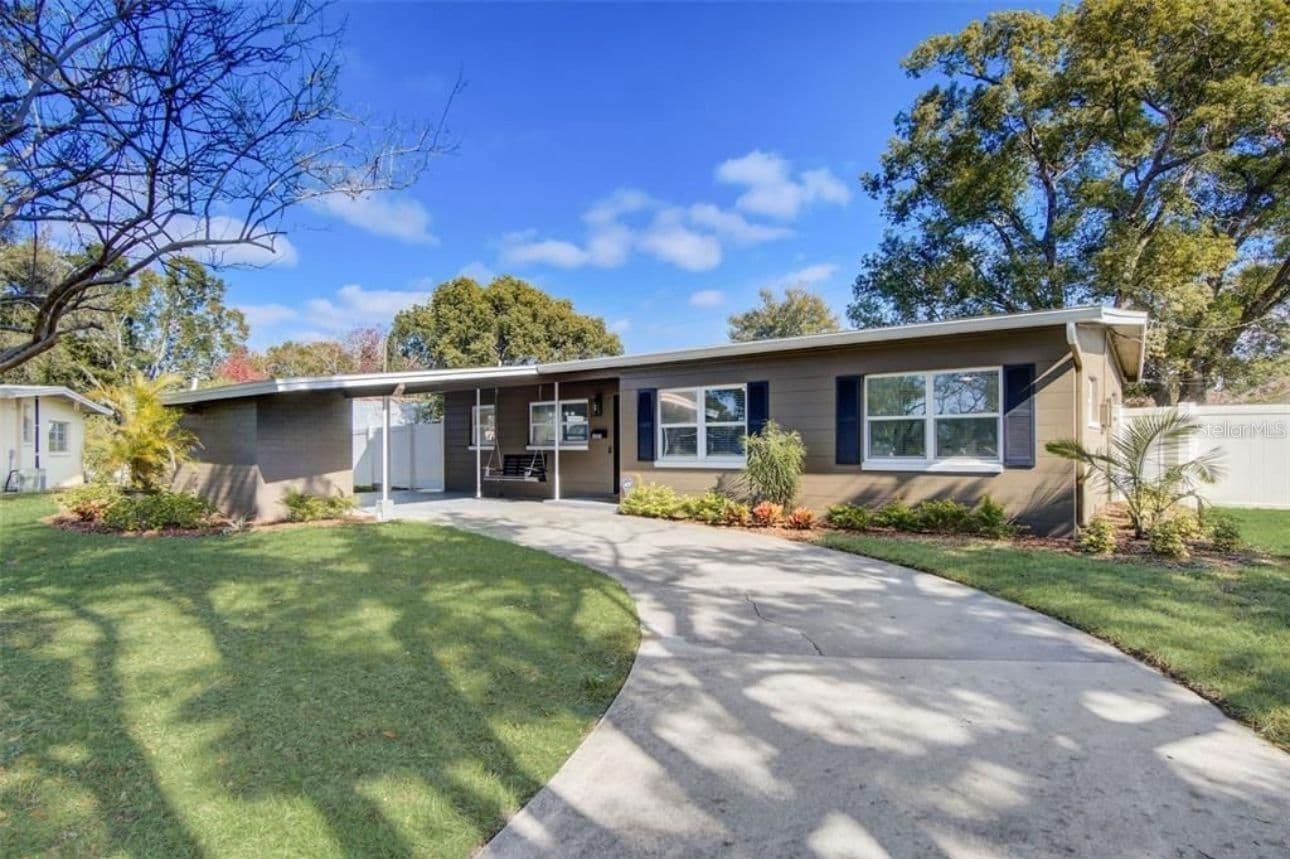 5205 CHENAULT