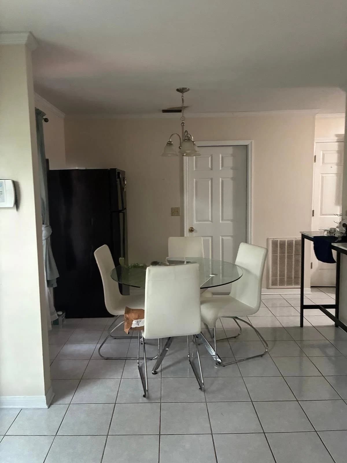 Photo 4 of 1405 RAMBLA Street