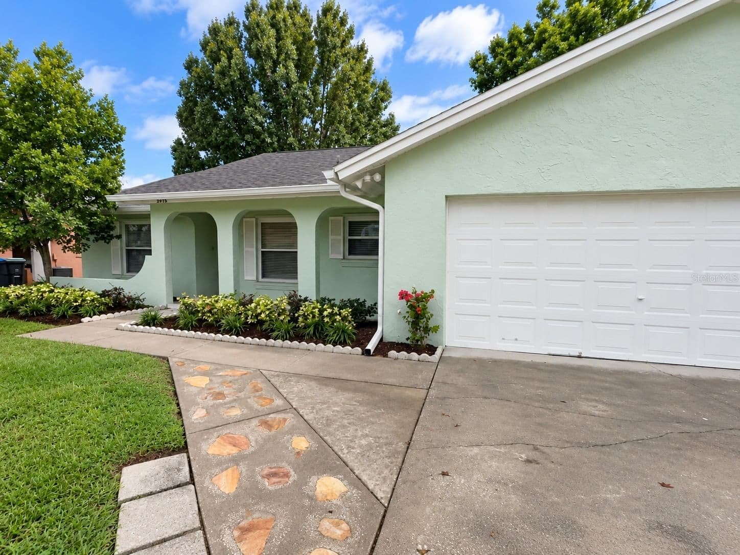 Photo 4 of 2658 CERAM Avenue