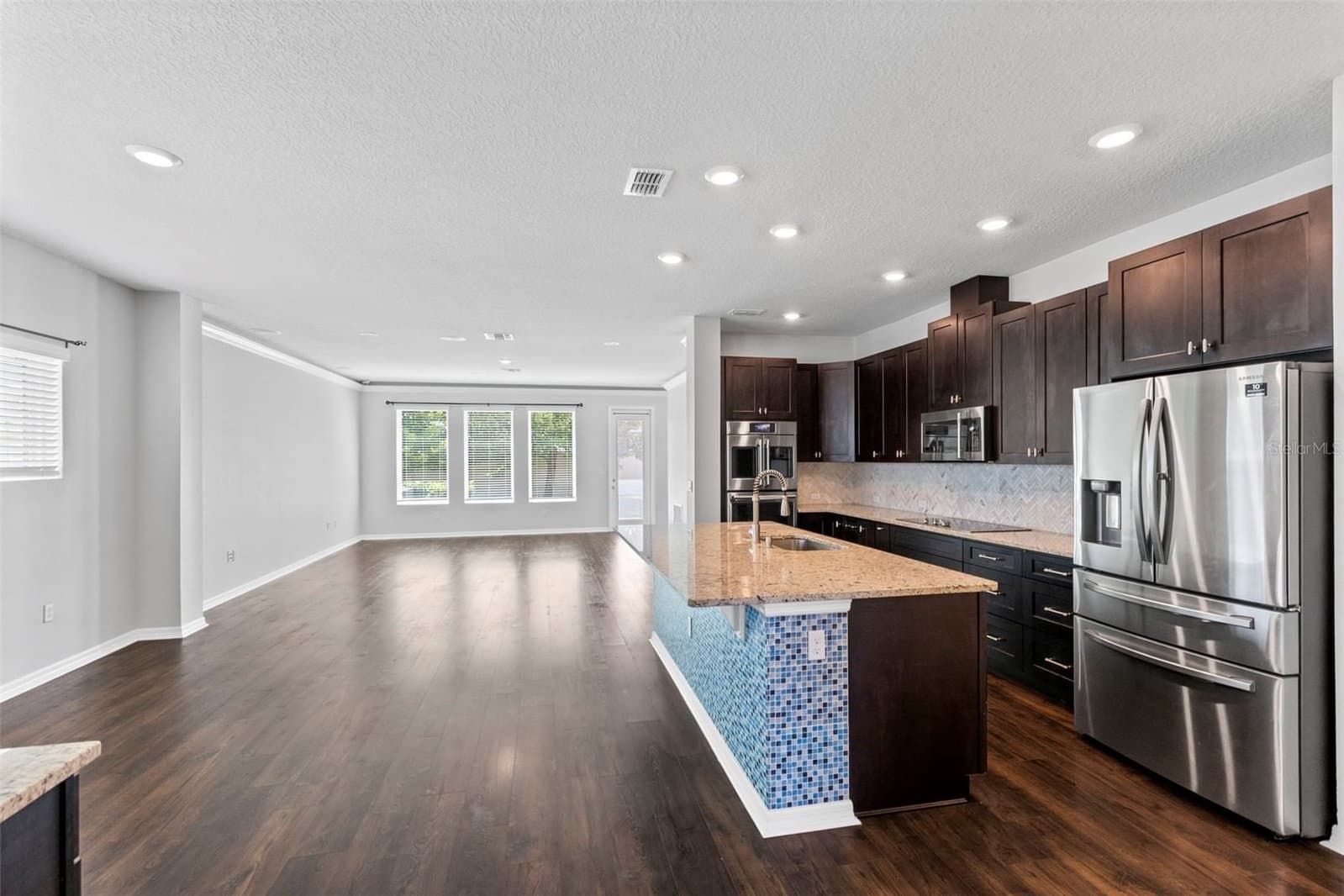Photo 4 of 2937 DEERBERRY