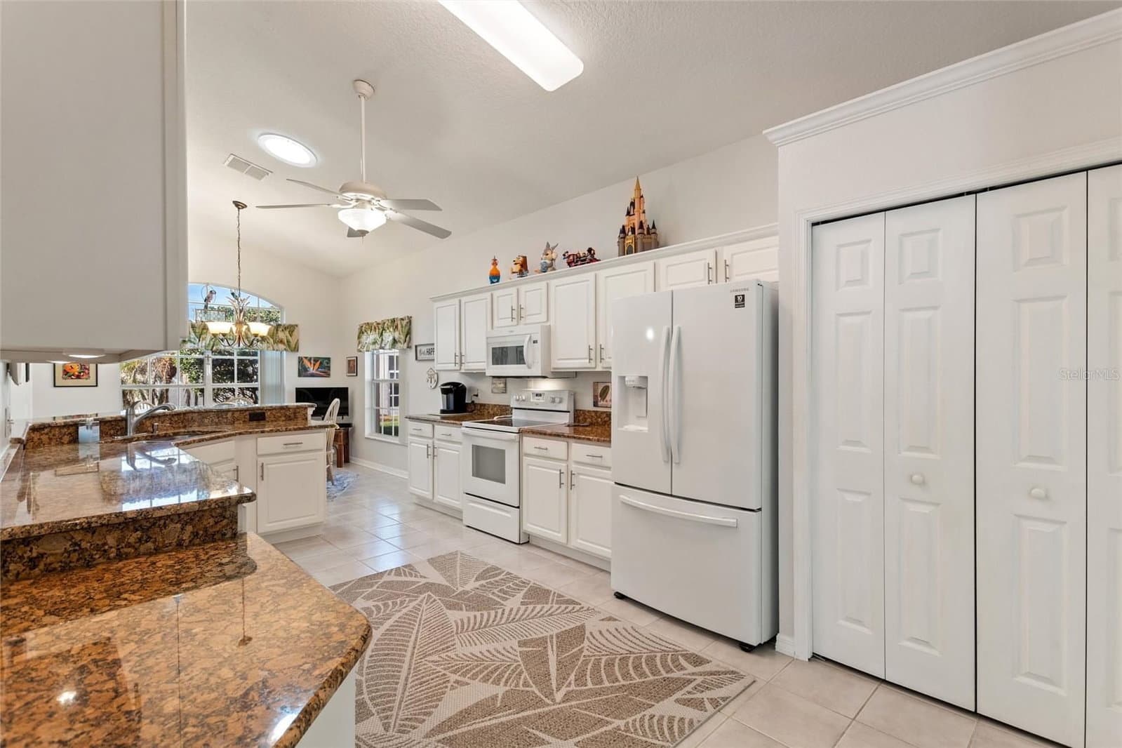 Photo 4 of 215 FITZGERALD LN