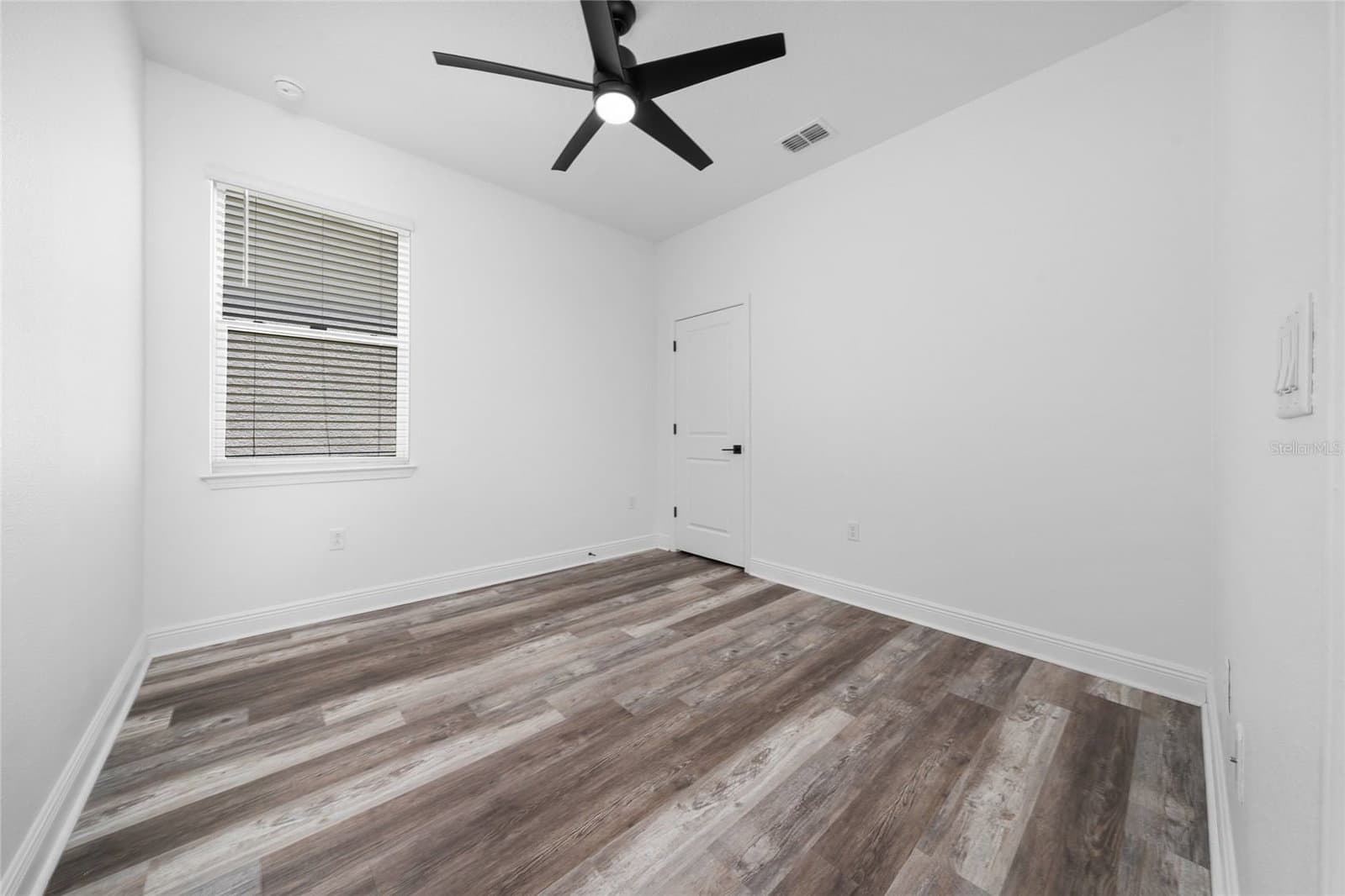 Photo 5 of 2591 SEAGIRT