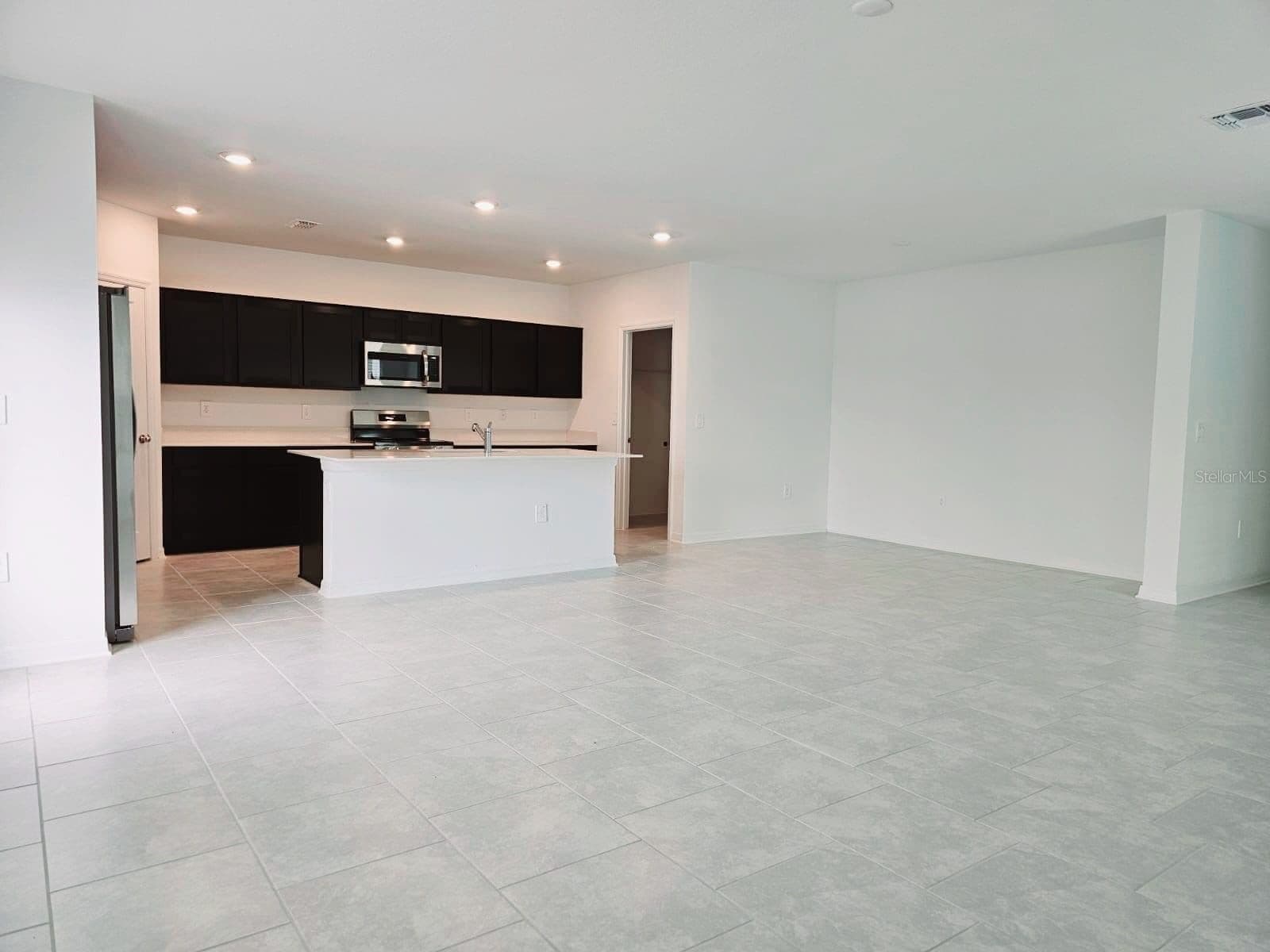 Photo 5 of 1454 AUSTIN ST