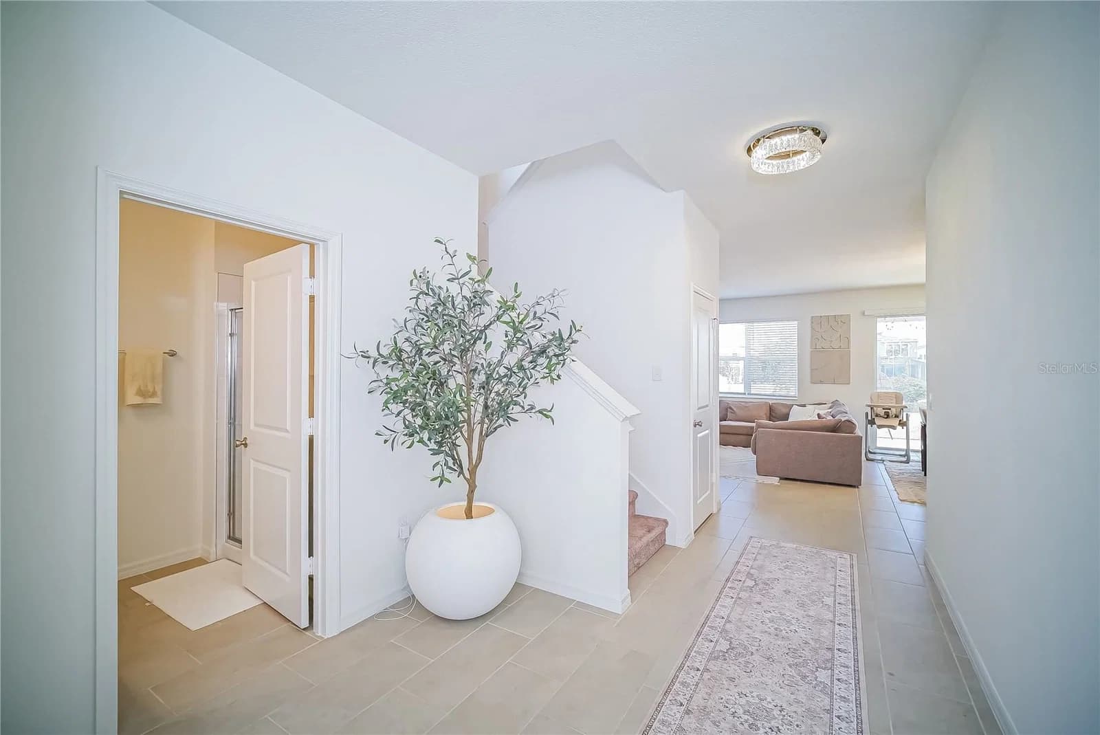 Photo 4 of 895 OVERPOOL Avenue