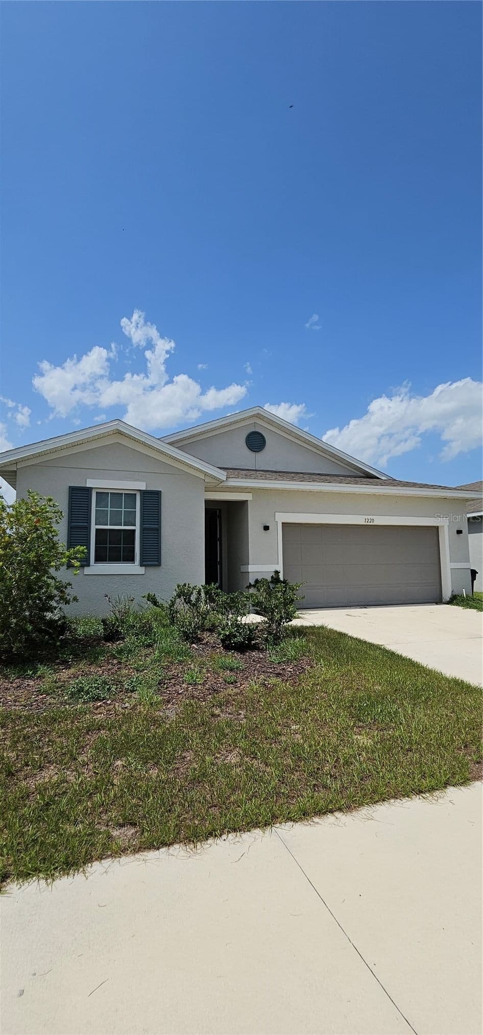 1220 MATTIE POINTE