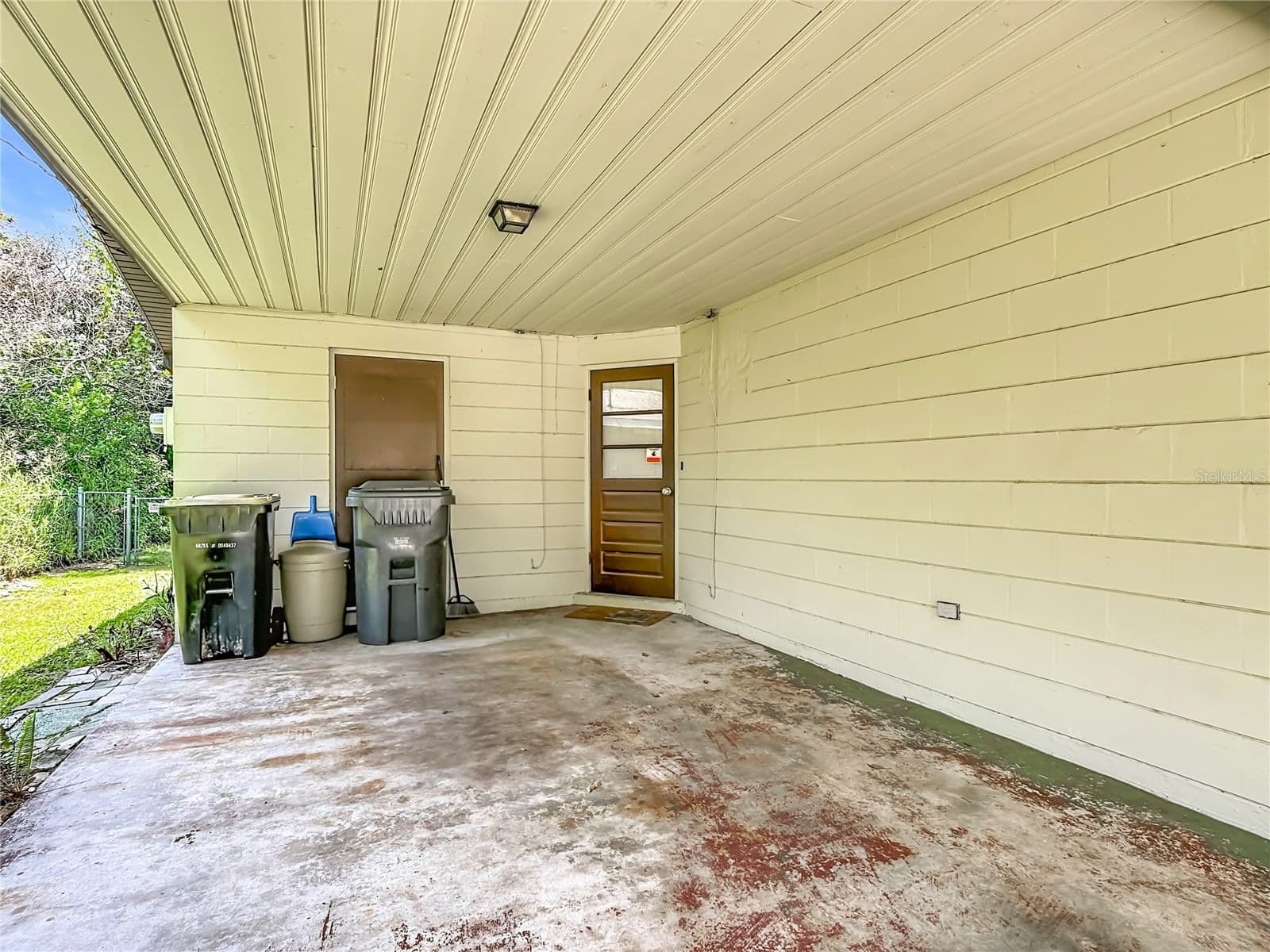 Photo 4 of 220 PINEHURST DR