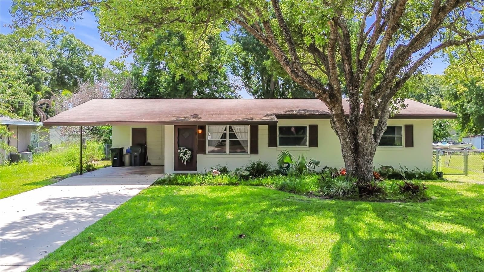 220 PINEHURST DR