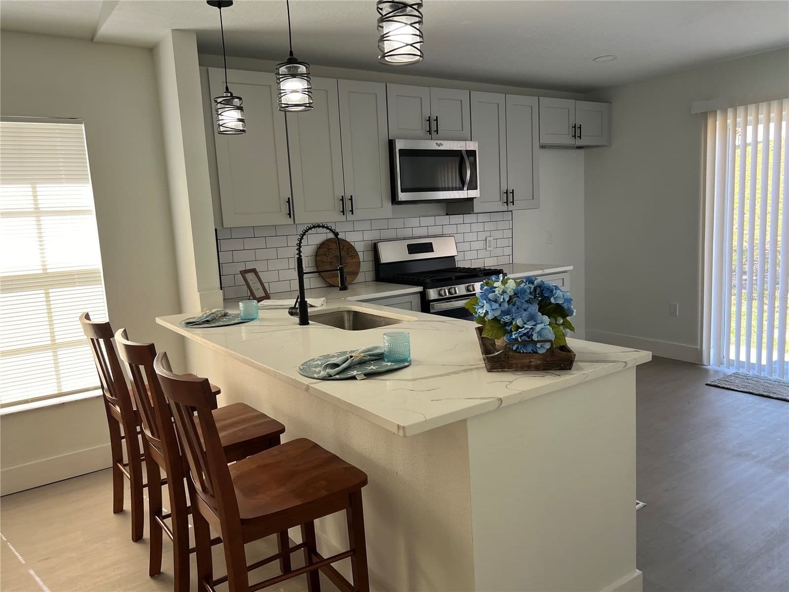 207 HIGH RIDGE