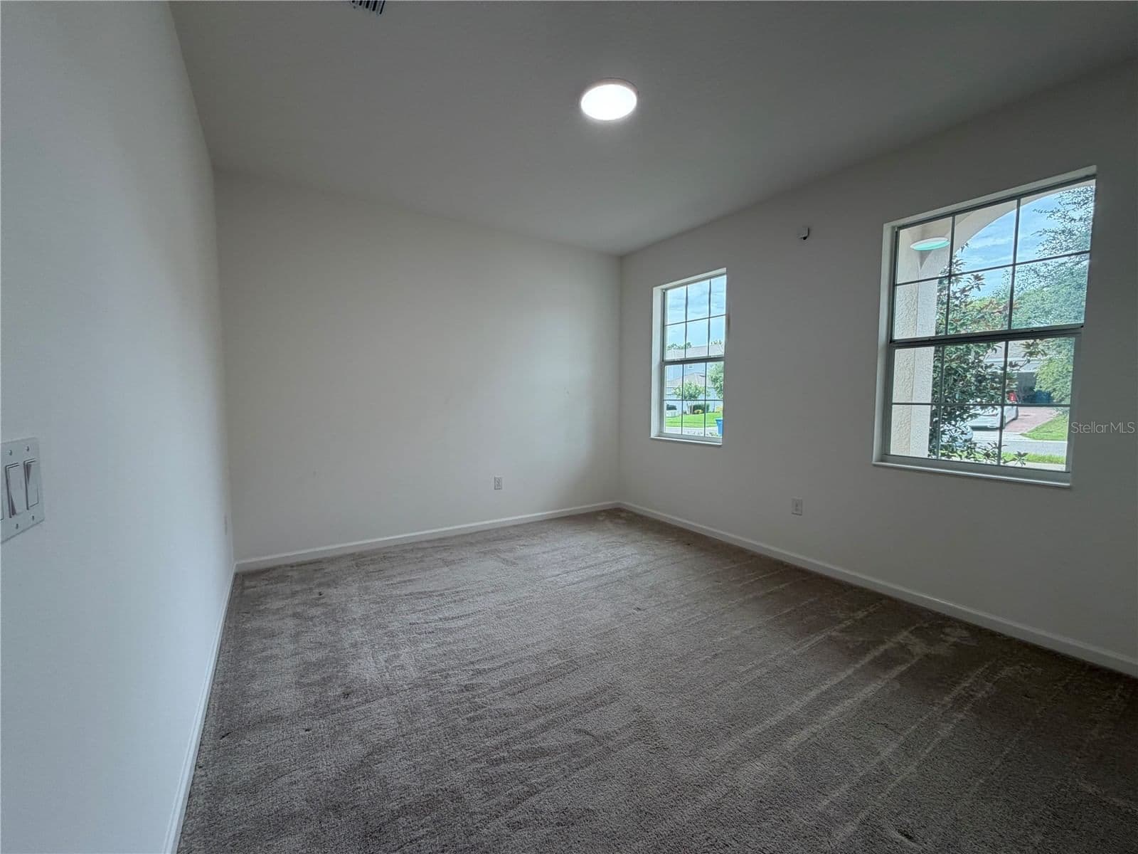 Photo 4 of 416 SAPPHIRE DR