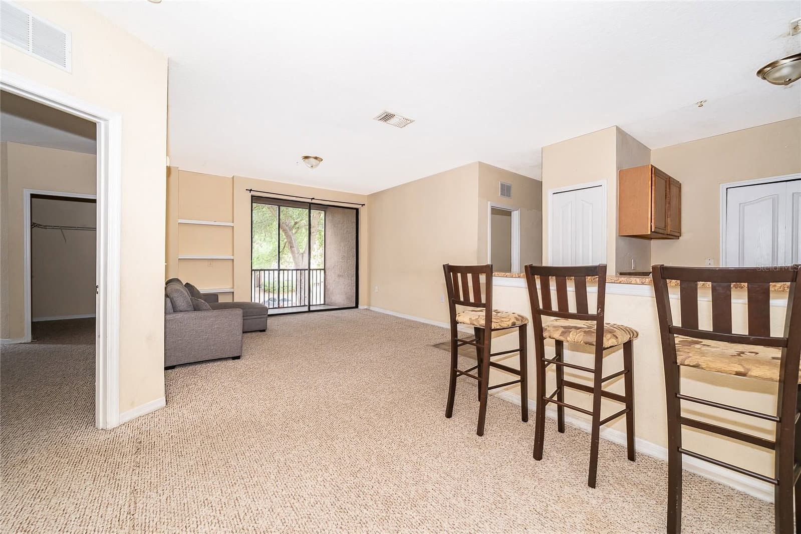 6141 METROWEST