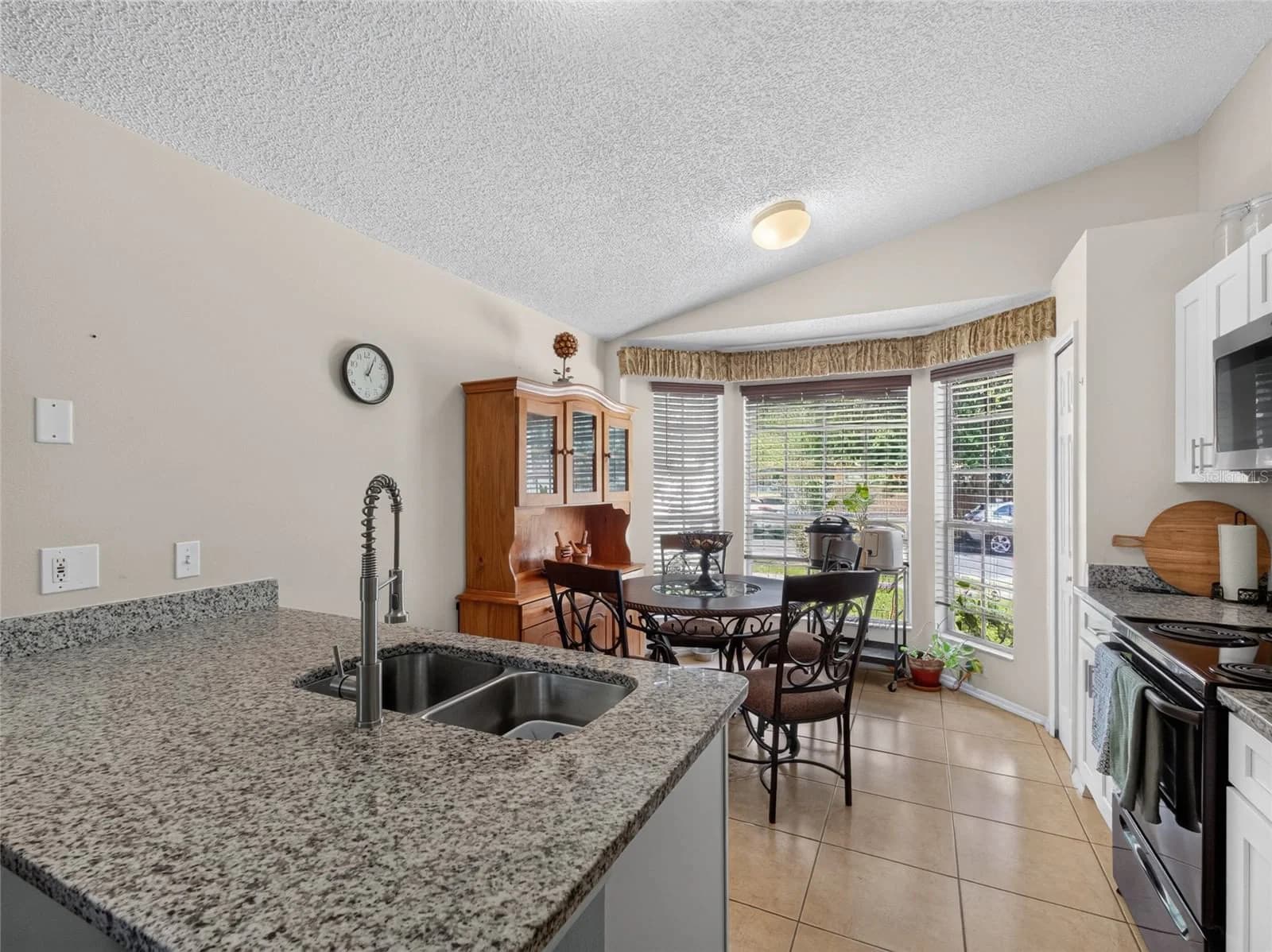 Photo 4 of 10225 CODY Lane