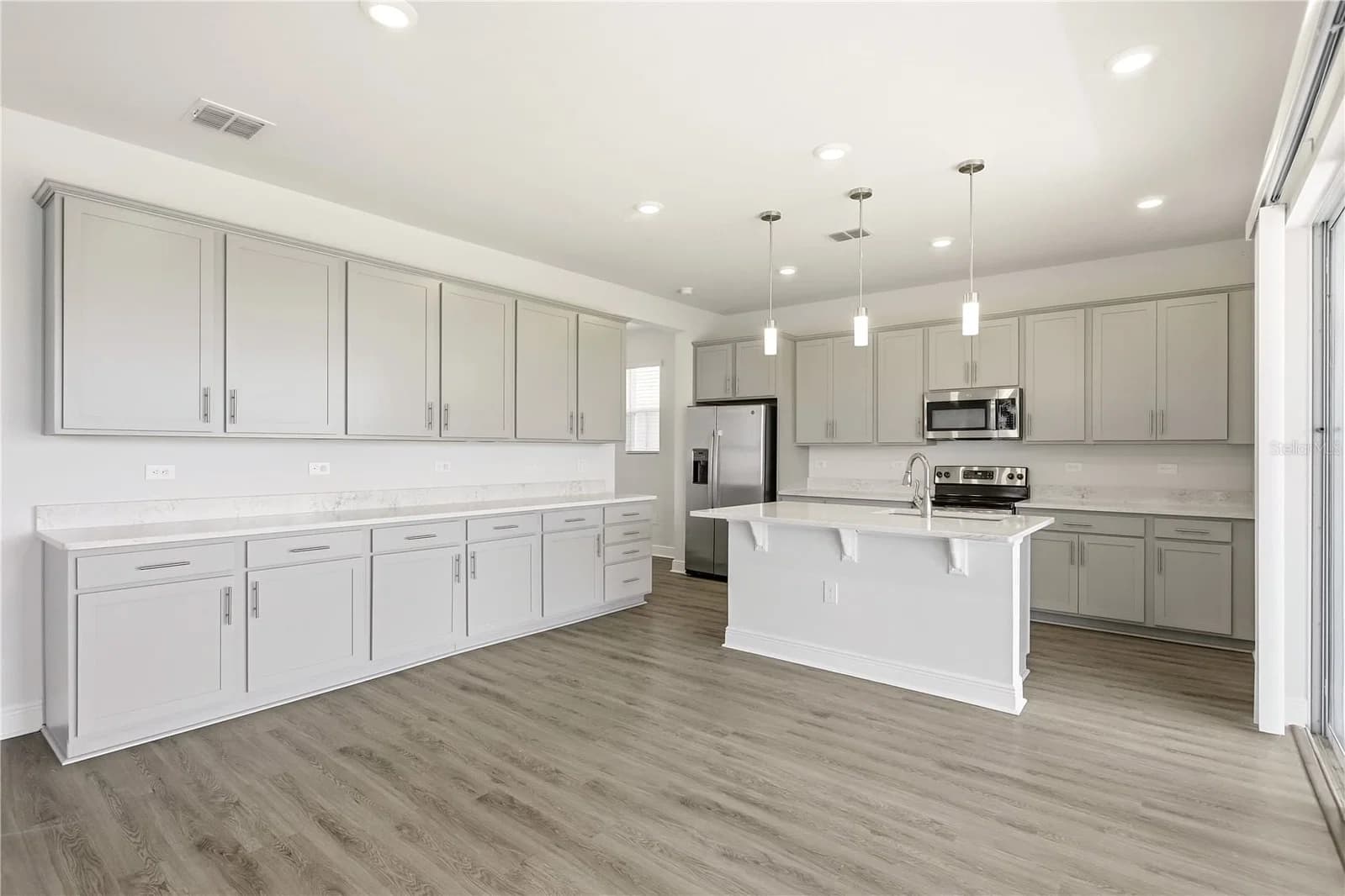 Photo 4 of 1128 SUGARWOOD Street
