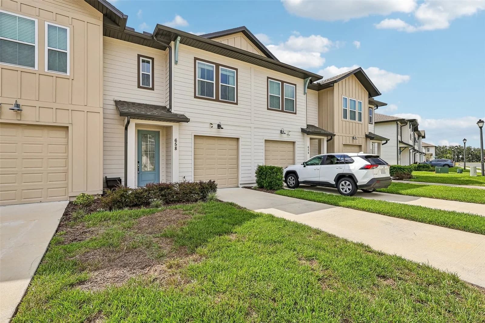 Photo 4 of 658 LONGBOAT Drive