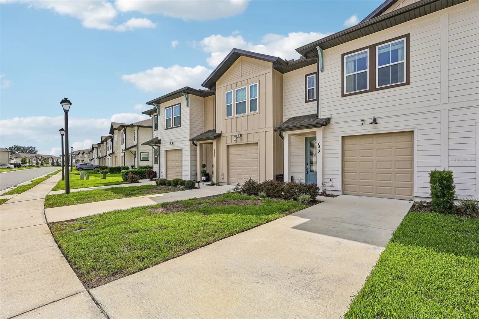 658 LONGBOAT Drive