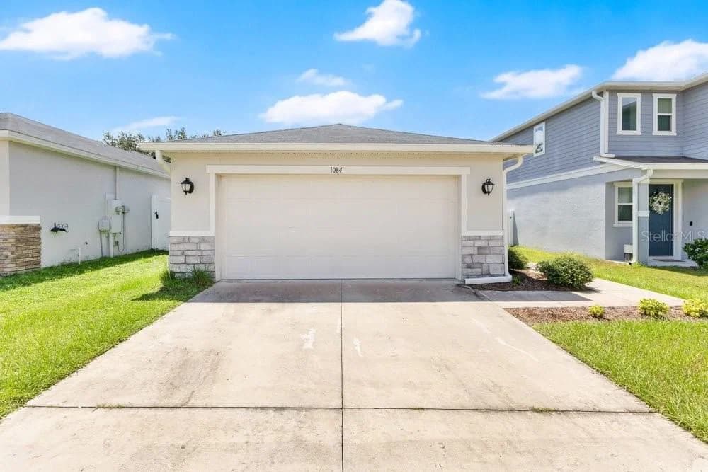1084 PAPAYA Circle