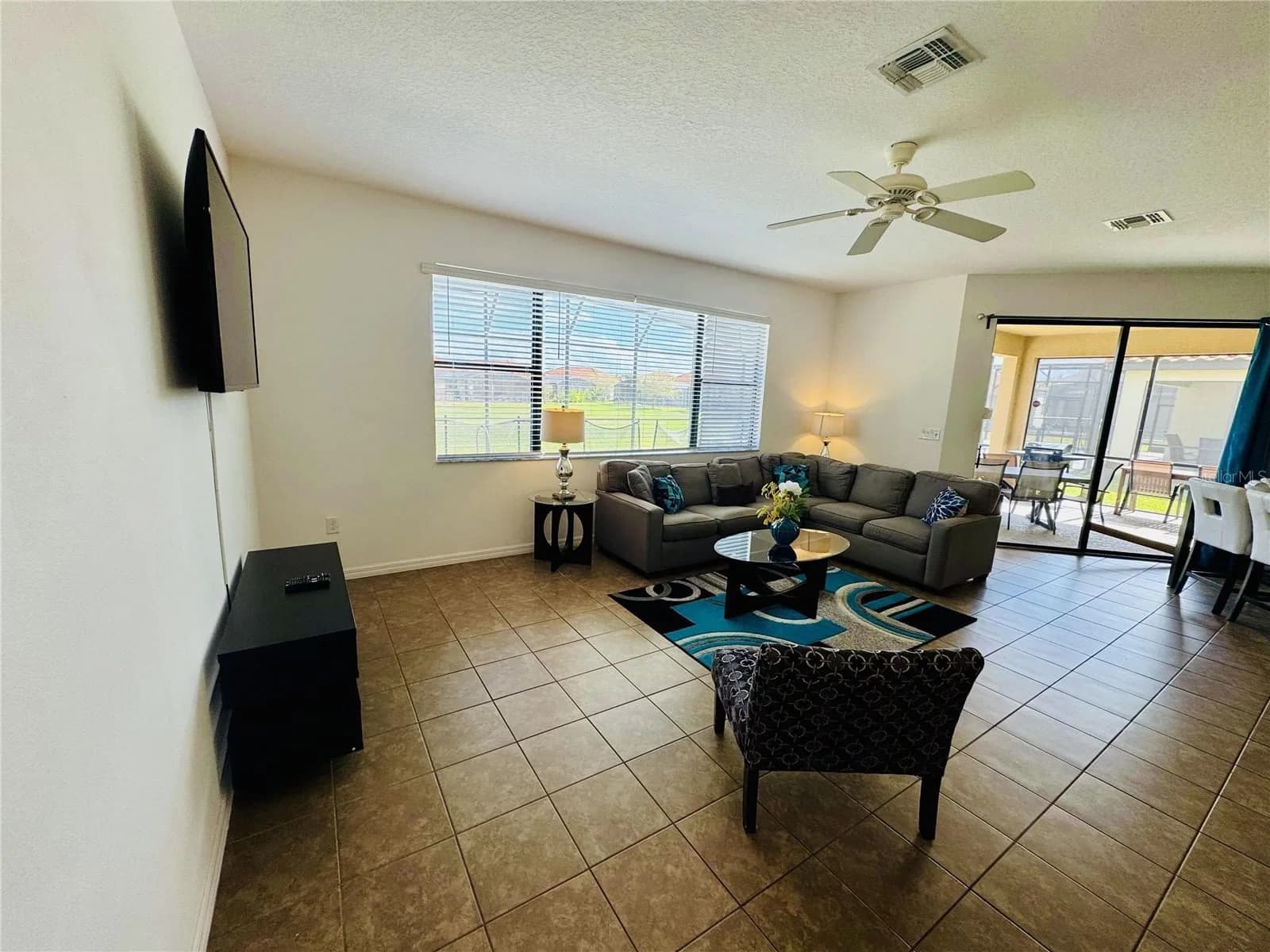 2586 ROSEMONT Circle