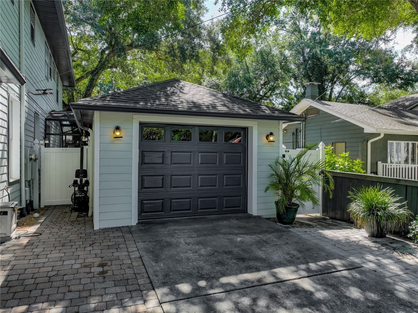 Photo 5 of 843 ALTALOMA Avenue