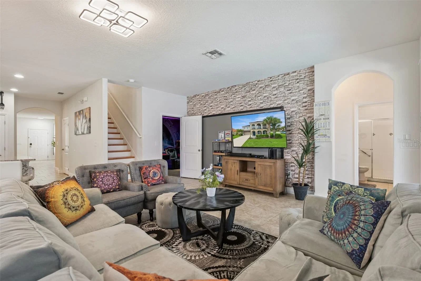 Photo 4 of 4136 OAKTREE Drive