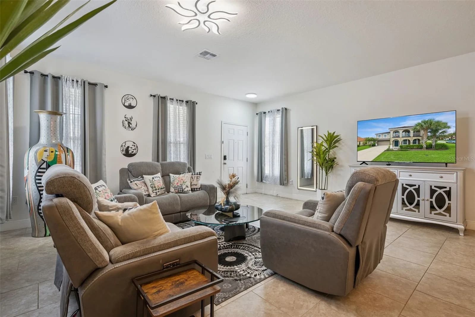 Photo 5 of 4136 OAKTREE Drive