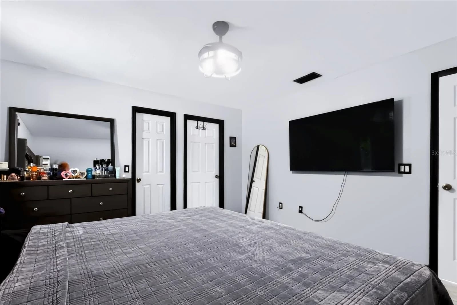Photo 5 of 124 PIERCE Street