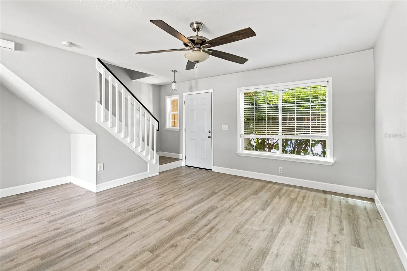 Photo 5 of 1365 CAREY GLEN CIR