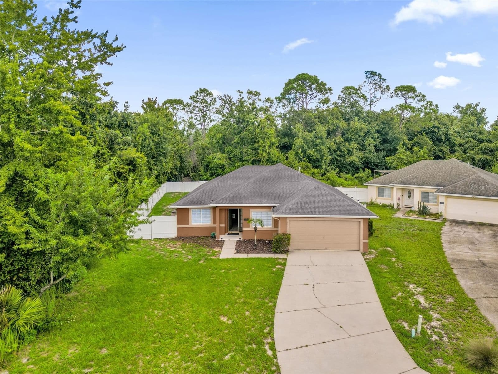 470 PARADISE WOODS Court