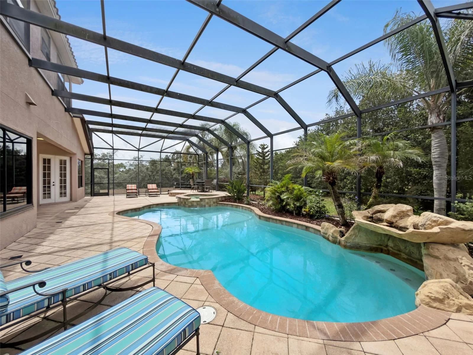135 WOODMOOR CT