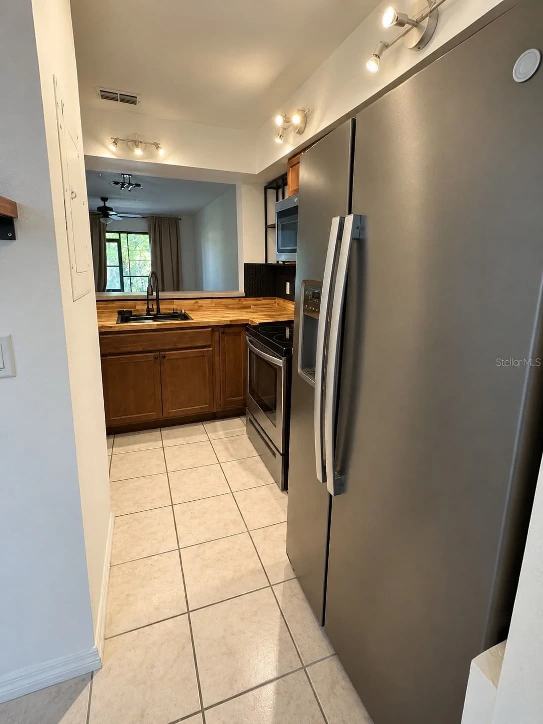 Photo 4 of 2900 SEMORAN Boulevard #B1