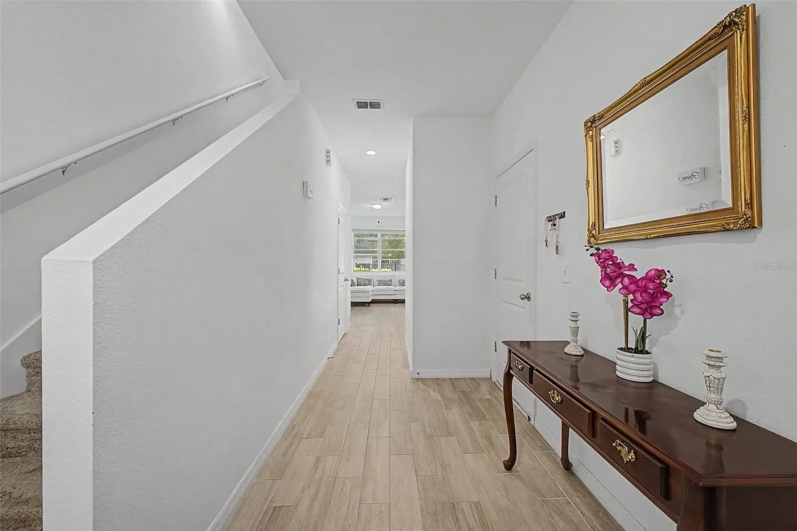 Photo 4 of 879 GRANDIN Street