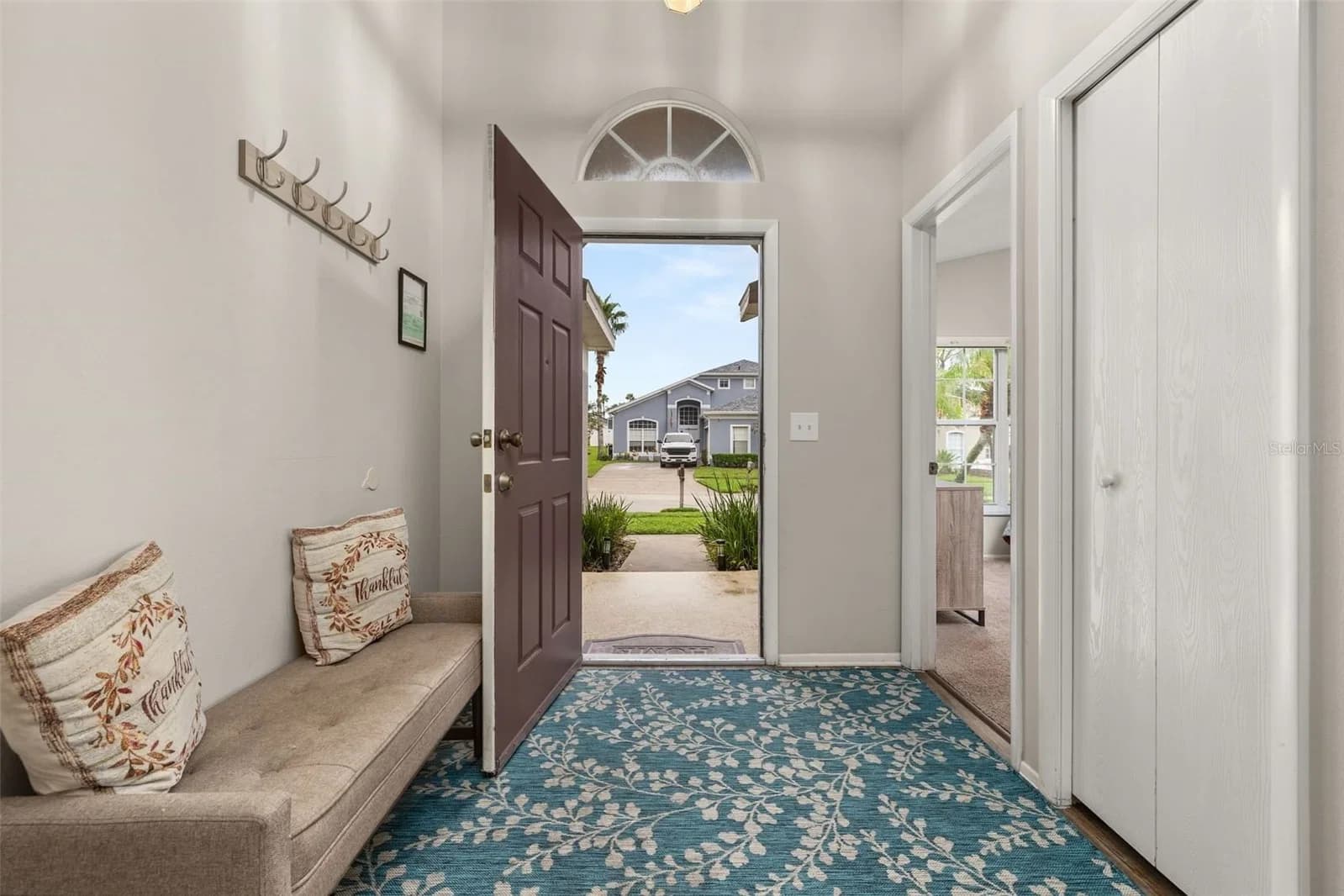 Photo 4 of 425 CASTLEMAIN Circle