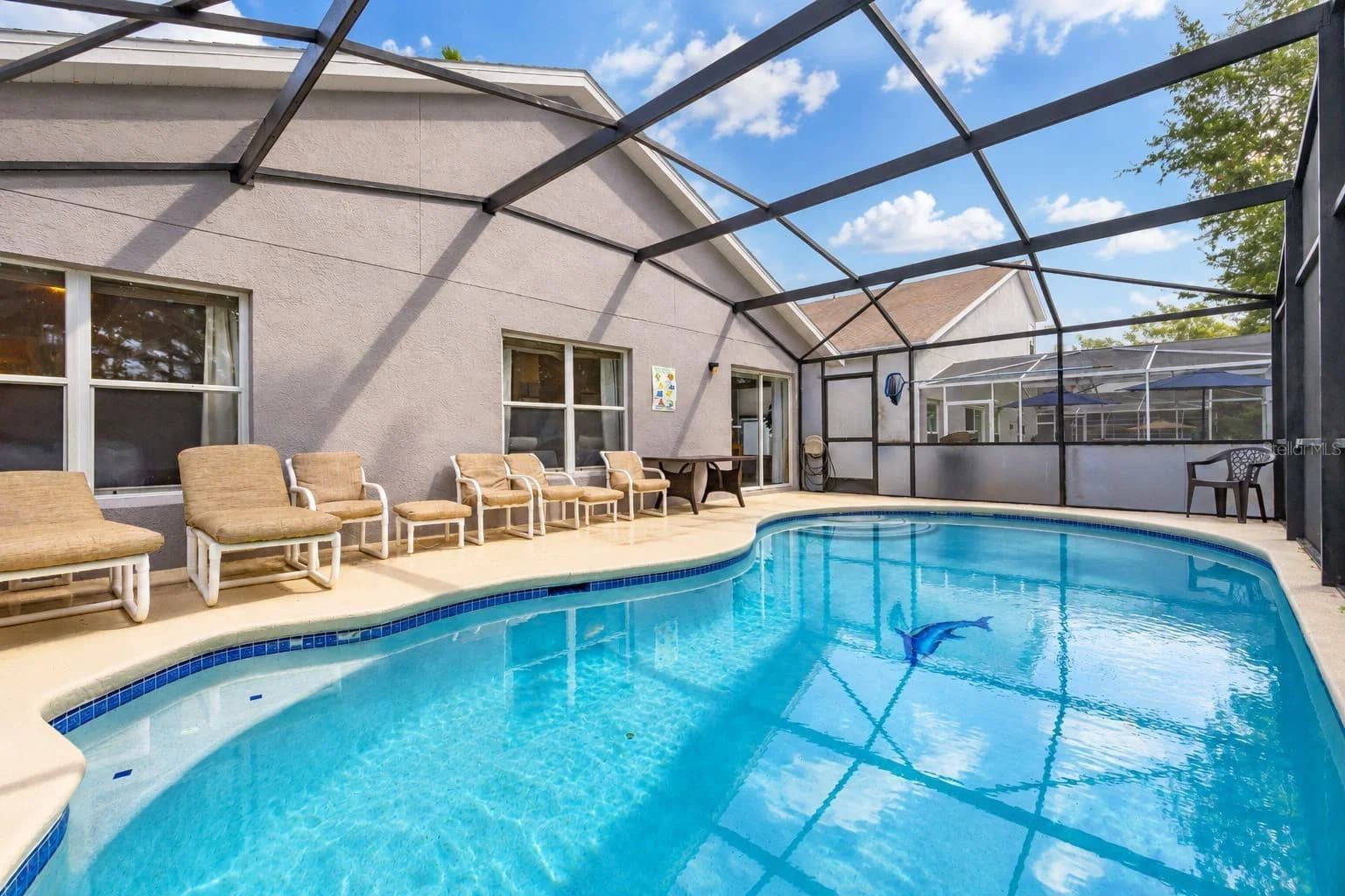 425 CASTLEMAIN Circle
