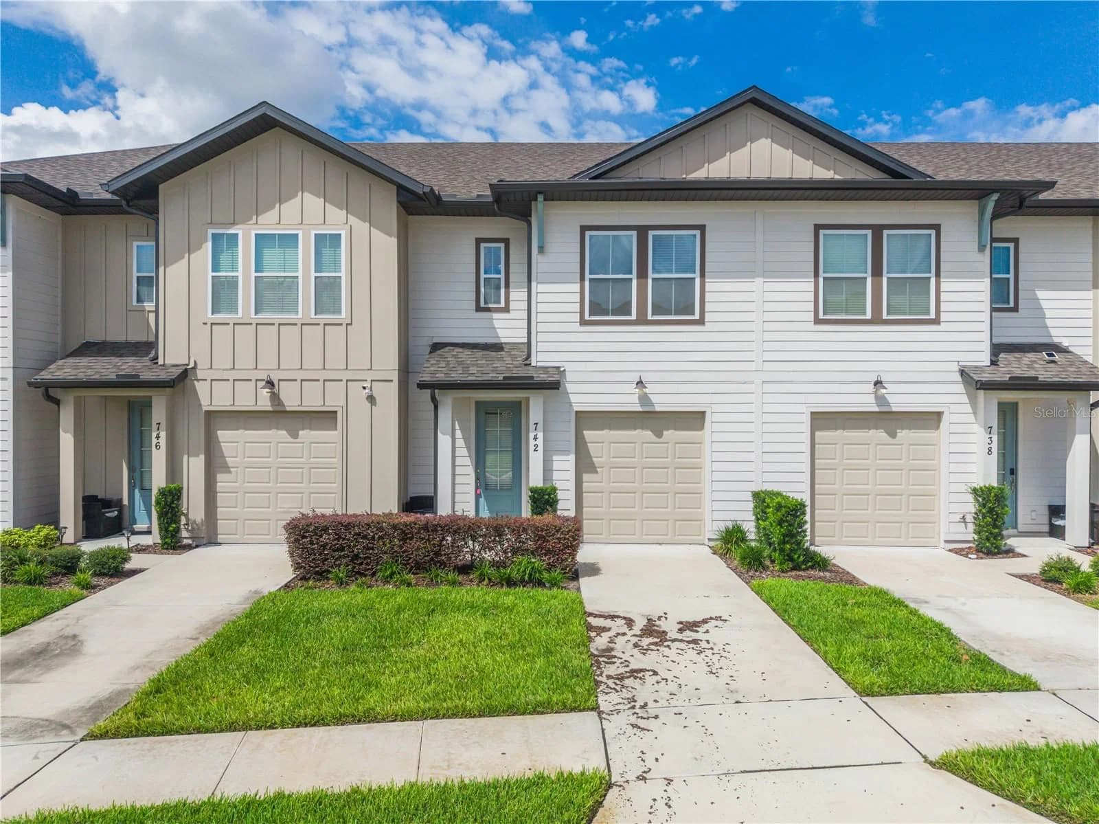 742 LONGBOAT Drive