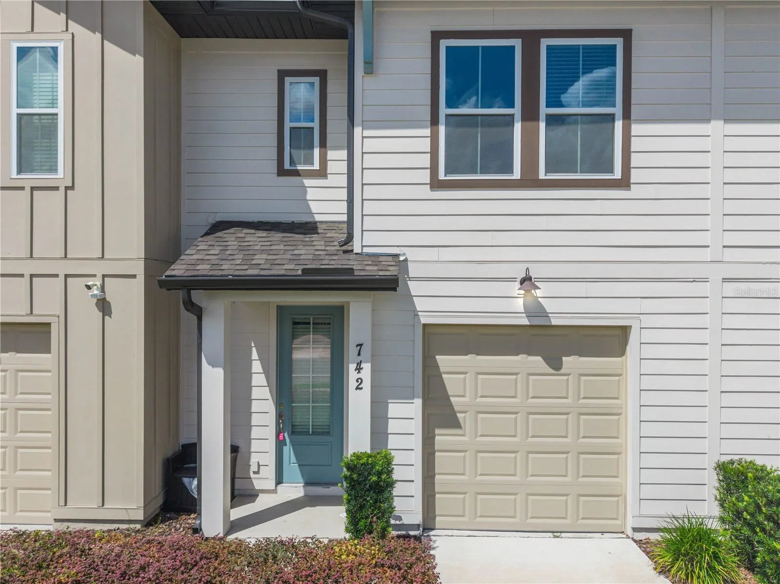 742 LONGBOAT Drive