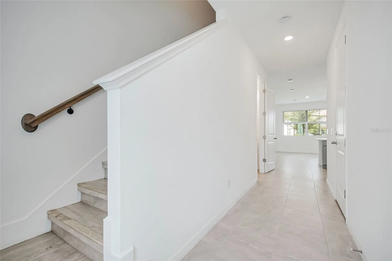 Photo 4 of 742 LONGBOAT Drive