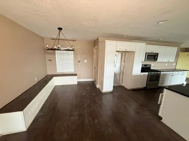 Photo 4 of 848 WILDABON Avenue