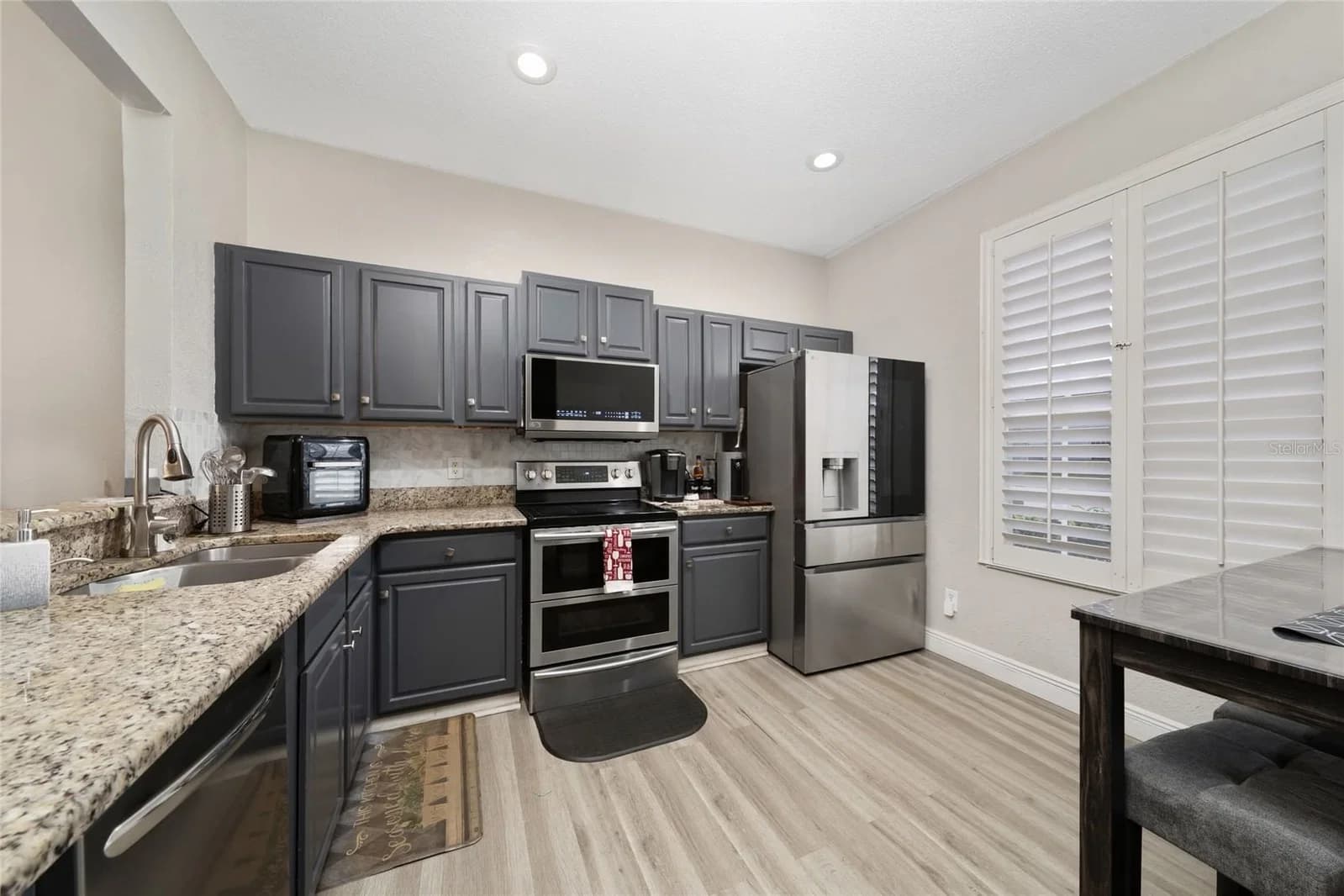 Photo 4 of 13301 SUMMERTON Drive